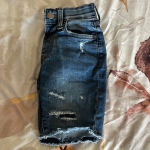 Old Navy 360 stretch boy’s distressed jeans.